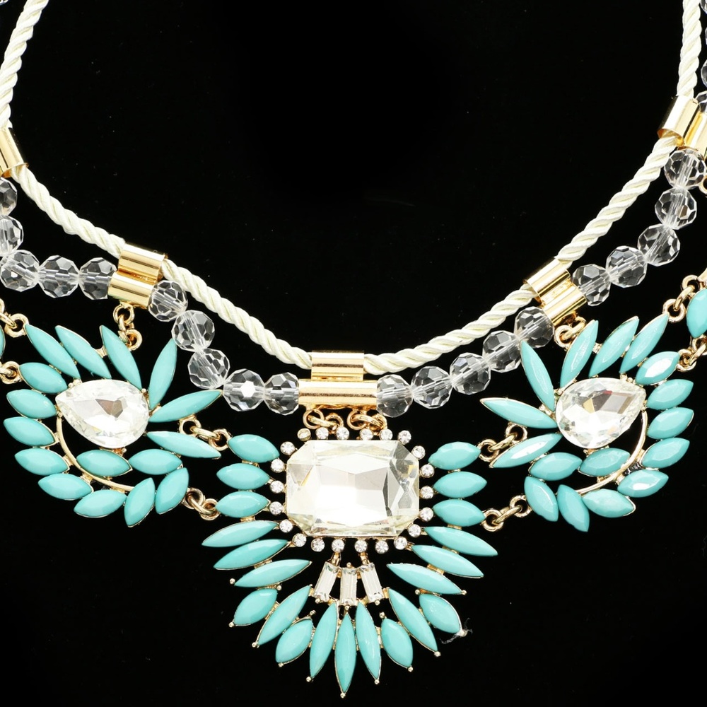 Luxury Crystal Necklace Gold/Blue NWOT - Picture 1 of 3